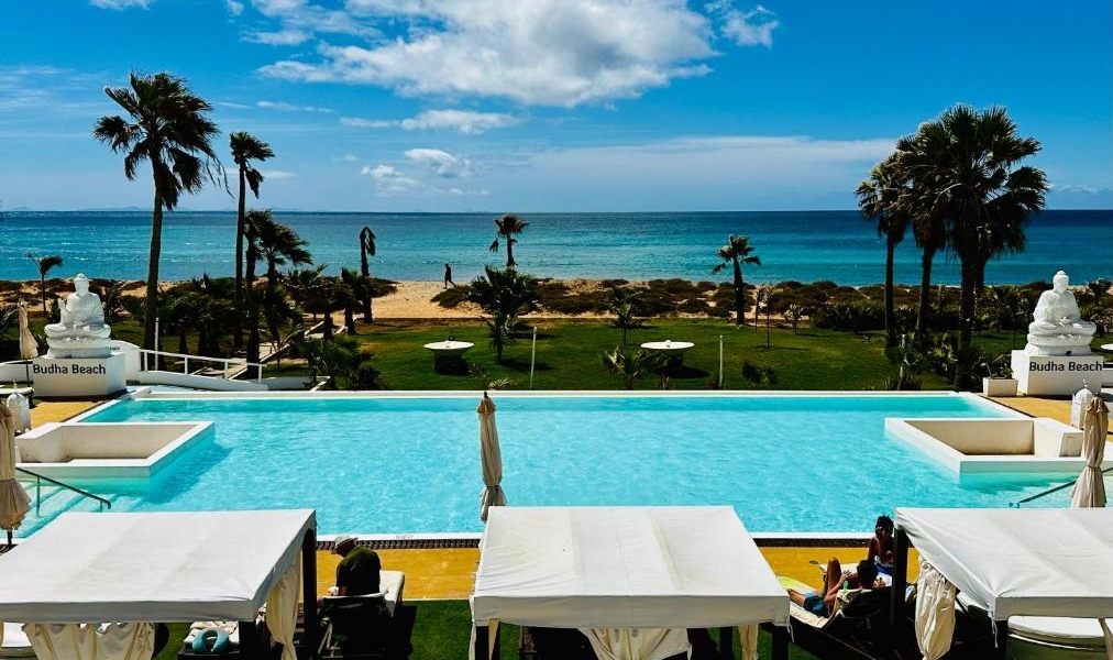 Hotel LIVVO Budha Beach