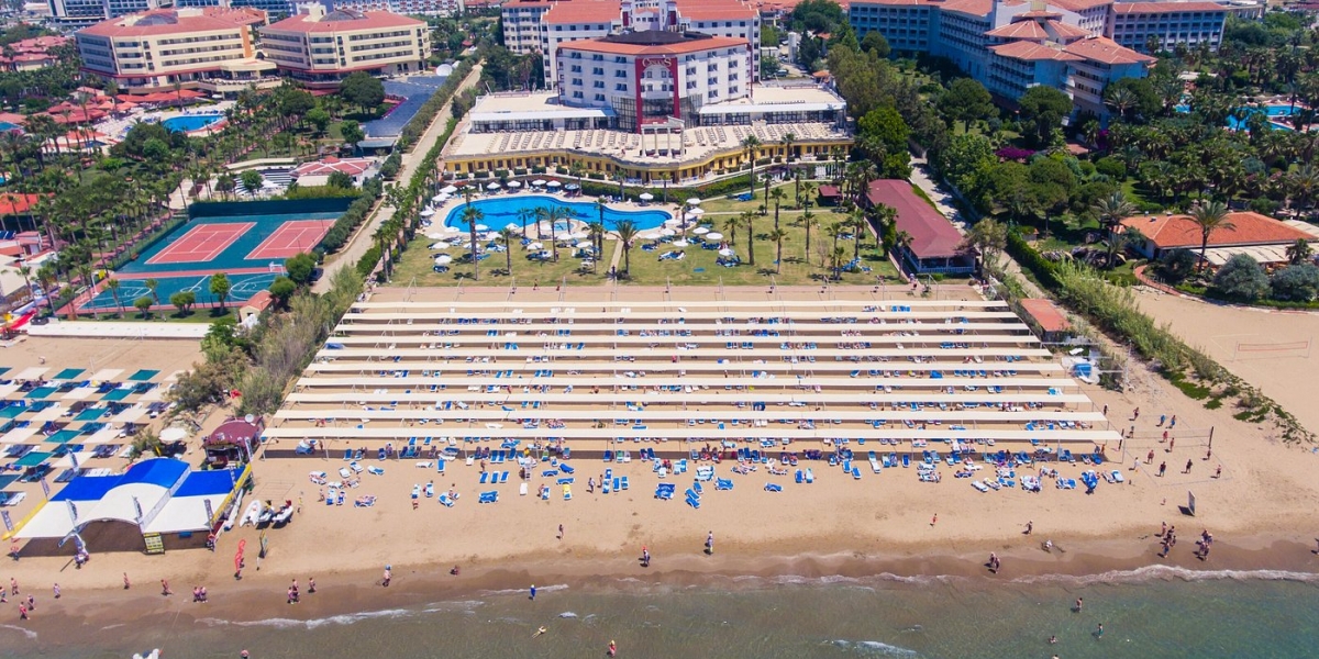 Cesars Side Resort