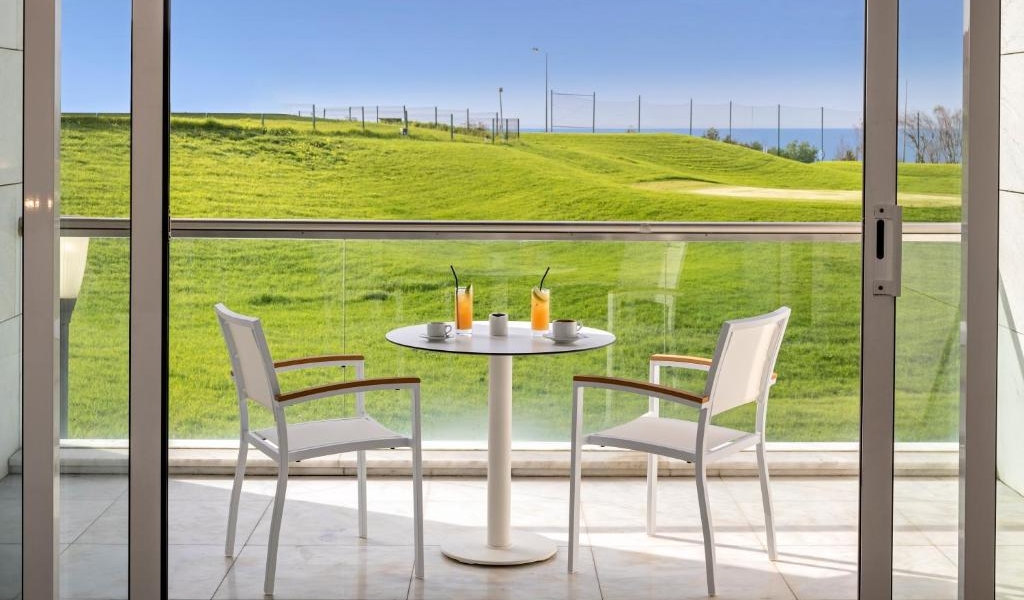 crowne-plaza-caparica-lisbon-an-ihg-hotel-costa-da-caparica-coasta