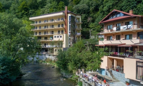 Hotel Holiday Maria, karpaten.ro