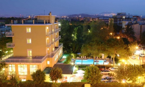 Hotel Bahama, karpaten.ro