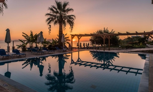 Belussi Beach Hotel & Suites, karpaten.ro, 2
