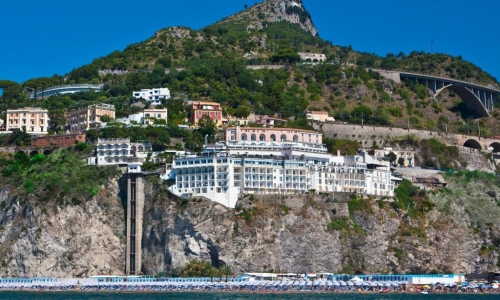 Hotel Lloyd's Baia, karpaten.ro