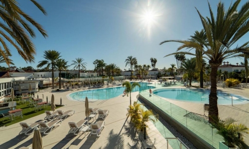 Hotel LIVVO Dunagolf Suites, karpaten.ro