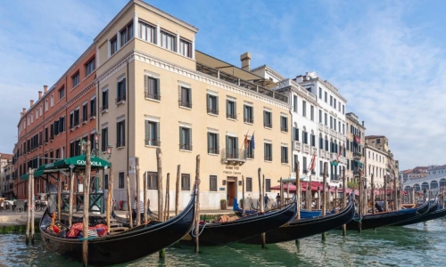 Hotel H10 Palazzo Canova, karpaten.ro